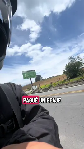 pagando peaje por primera vez jahja #viajeenmoto #motos #biker #travel #ecuador 
