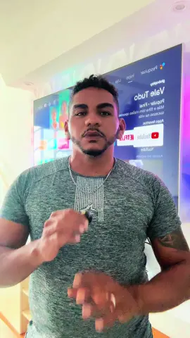 Guia Definitivo: O Que Você Precisa Saber Antes de Comprar uma TV Recomendações essenciais para comprar uma televisão, destacando aspectos importantes como qualidade de imagem, sistema operacional, durabilidade e som. Compartilhamos insights sobre marcas, sistemas operacionais e o que realmente importa na hora da compra. #consumidorempoderado #meuape #smarttv 