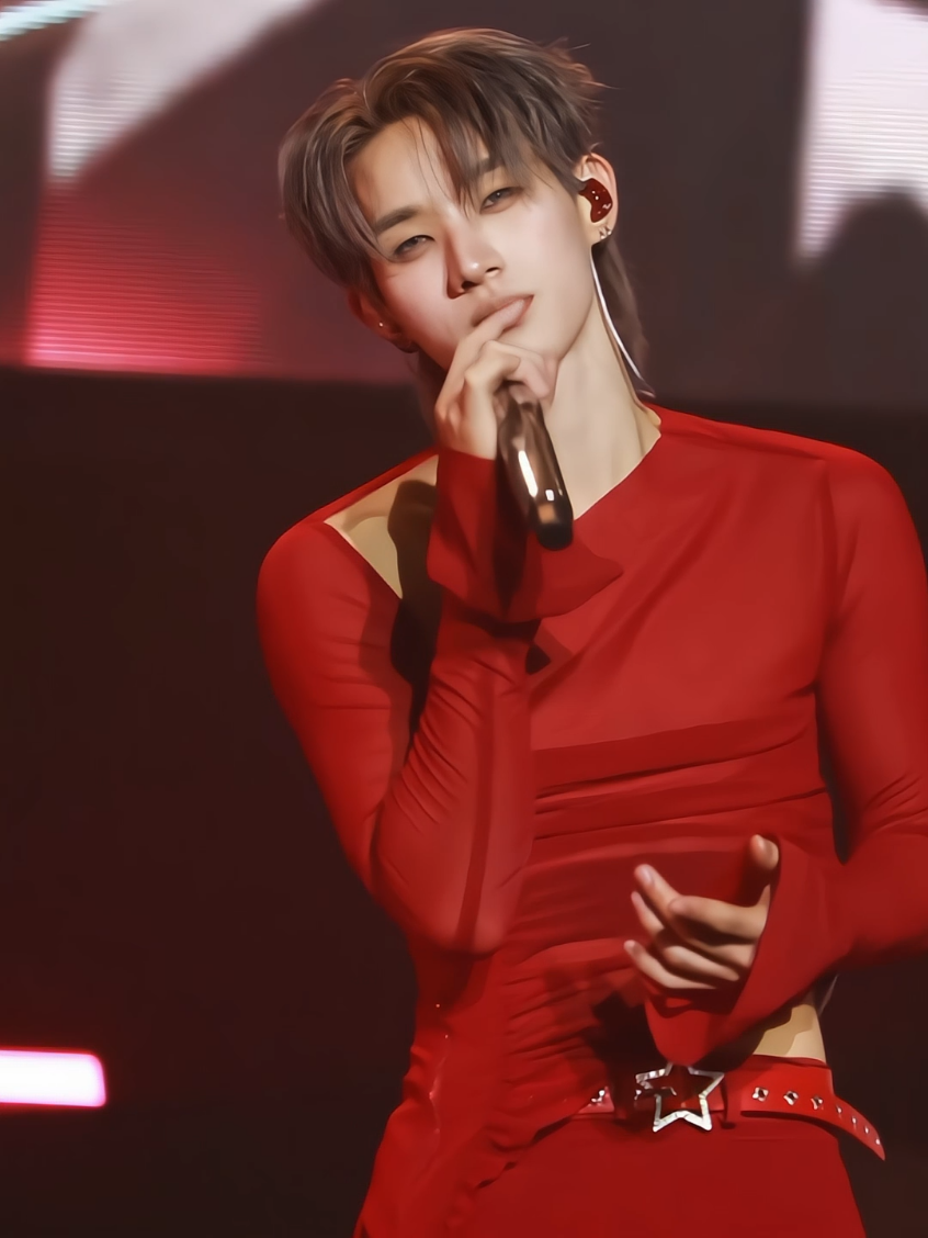 I really mean it, when I said he is very VERY pretty  ♥️🌹 . . .X - 24Percenttt . . #LYKN #NutHong #nnutdan #hongshihoshi #🥜🍦 