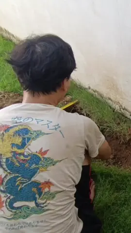 aku terlalu sibuk dengan perasaanku sampai aku lupa dengan dia dia orang pertama yang memeluknya, dan dalam dekapannya, dia mengantarkannya ke tempat istirahat terakhirnya #cat #catloss #petloss #grief #pawrents 