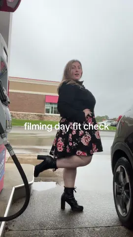 love going to the gas station during a company move #fitcheck #actress #OOTD #fashiontiktok #plussizefashion 