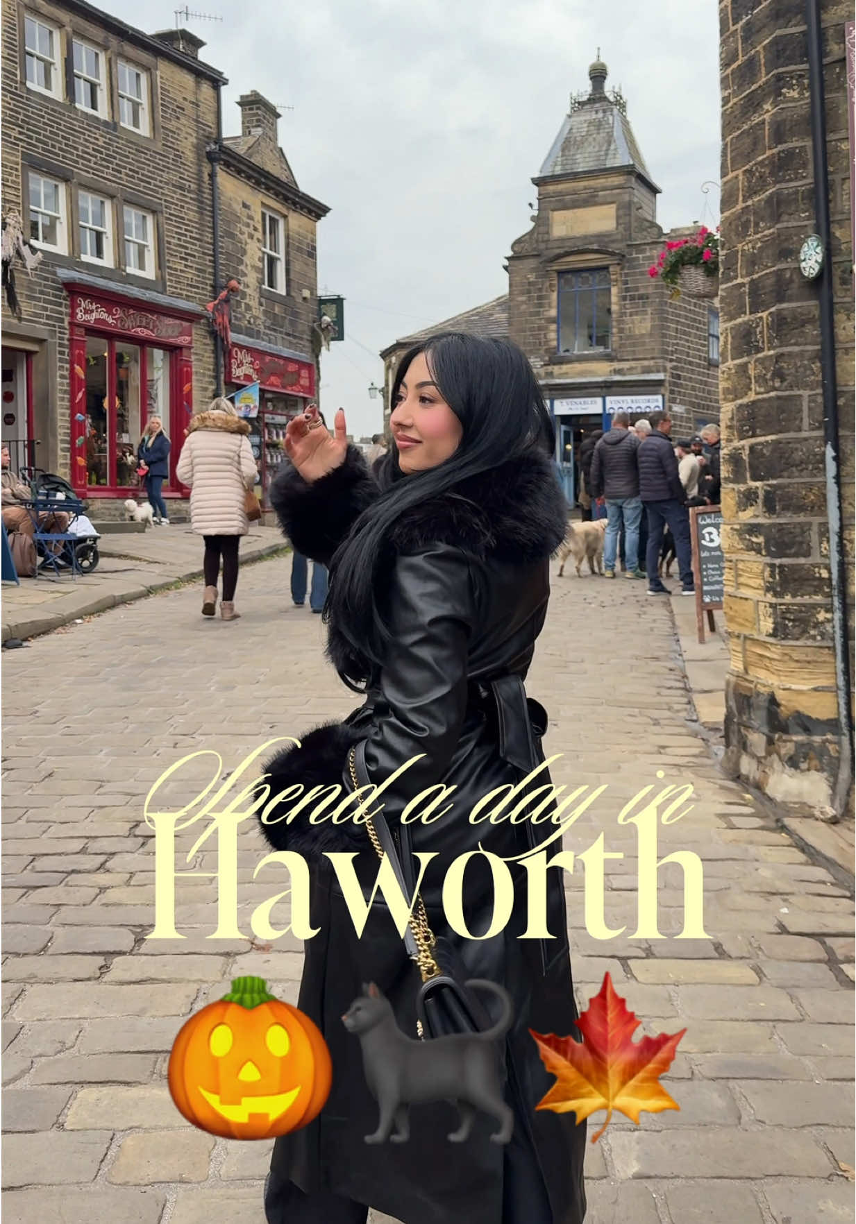 Howarth in October: the definition of a perfect autumn day out🍁🖤🪶🎃 #howarth #spookyseason #autumn #BookTok #Vlog 