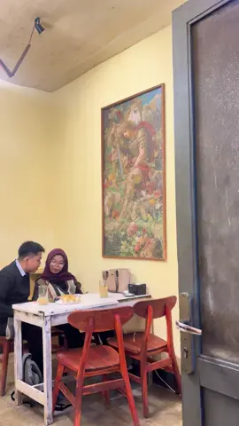 “Kelfairo Warkop Sejak 2021 “ selalu setia bersama kalian, ngopi syahdu dengan suasana nyaman ☕️ Berbagi canda tawa dan moment berkesan bersama orang terkasih 🤍 Location : Kota Tangerang,Kec Neglasari,Kel Mekar Sari,Jln Dr Sitanala,No 018. #kelfairowarkop #warkoptangerang #tangerang 