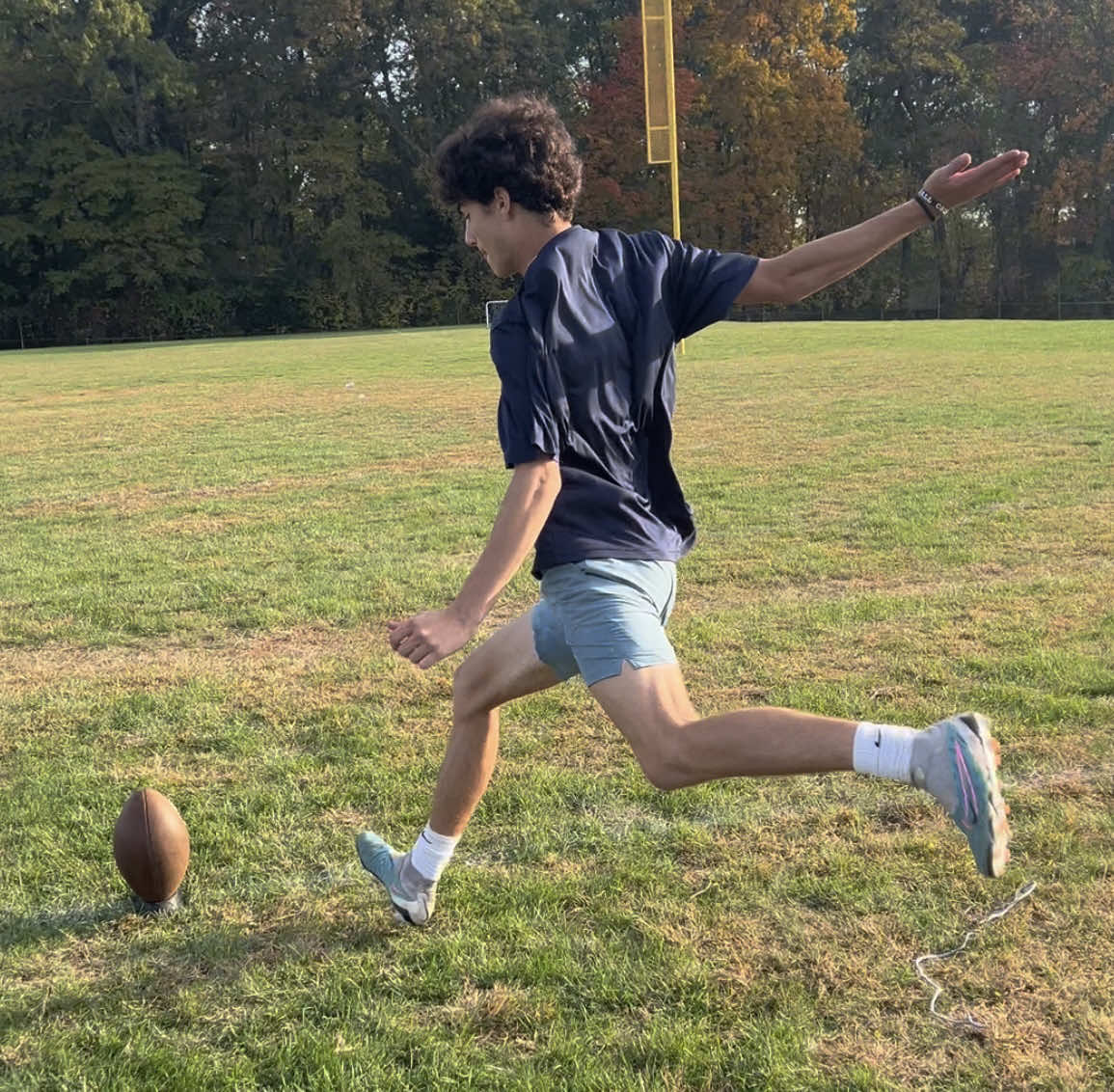 🚨MESSI MESSI MESSI MONDAY‼️ “GOOOOOOAAAAAAALLLL”‼️👏🏻👟🏈⚽️🥅 (Luke Melconian, Junior Pascack Valley HS) #krautmankicking #kicker #lefty #messi #monday 