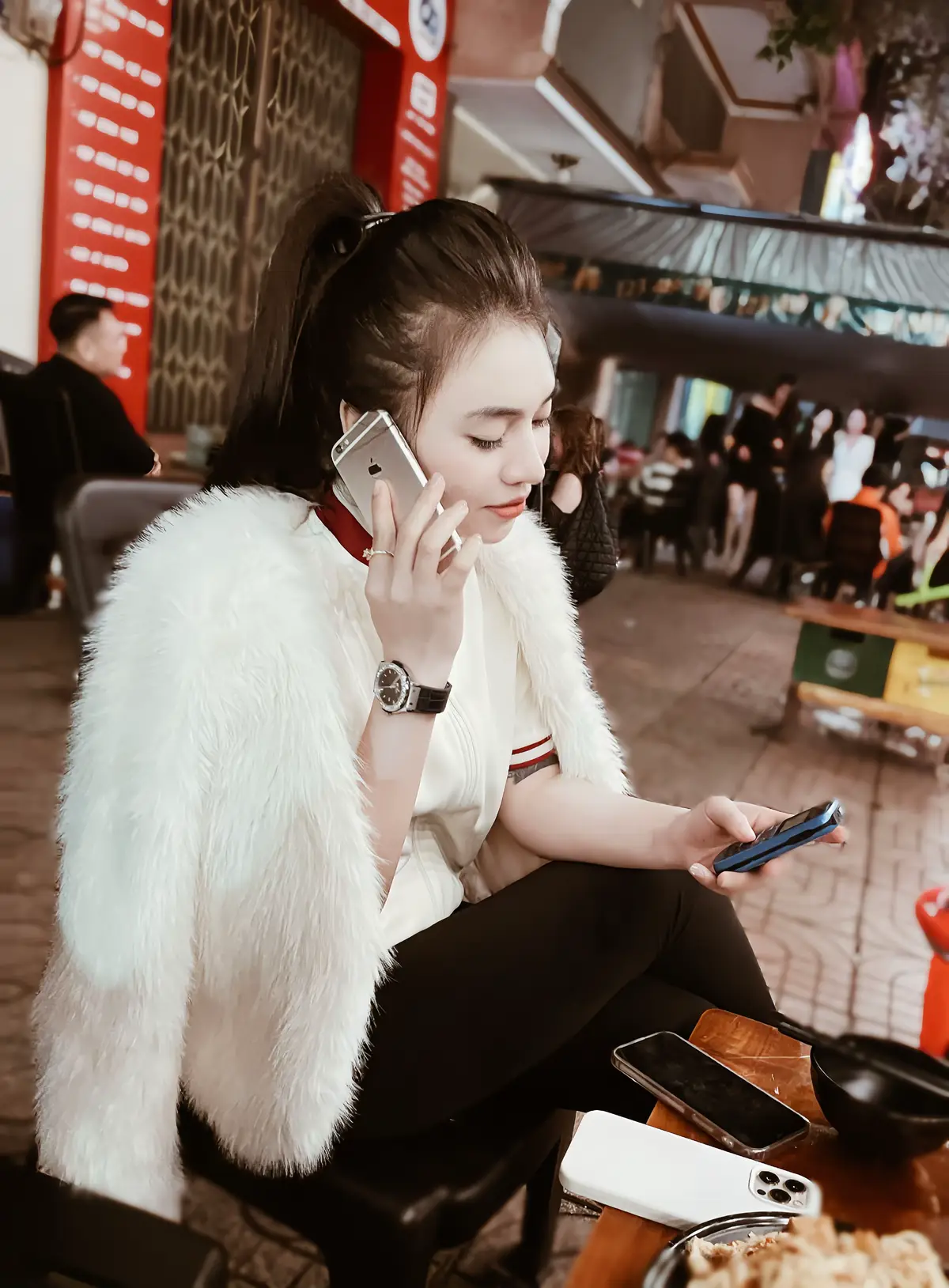 Záng nha cục vàng, đợi FE duyệt cái là em đưa anh đi mua IPHONE 17 liền . Đời em Black chứ đời anh phải Oranger 2TB 