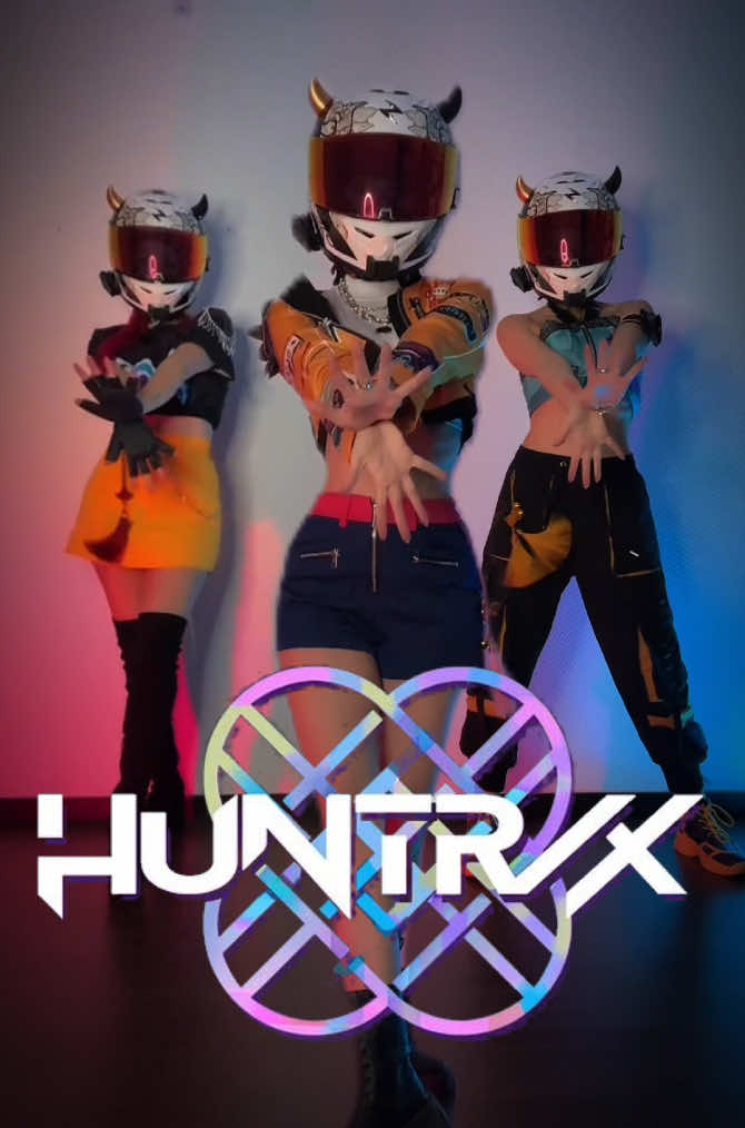 Okay fine 1 more!! Happy Monday everyone ☺️🤍  #huntrix #dancingbiker #biketok #montagemrugada #sakurides 