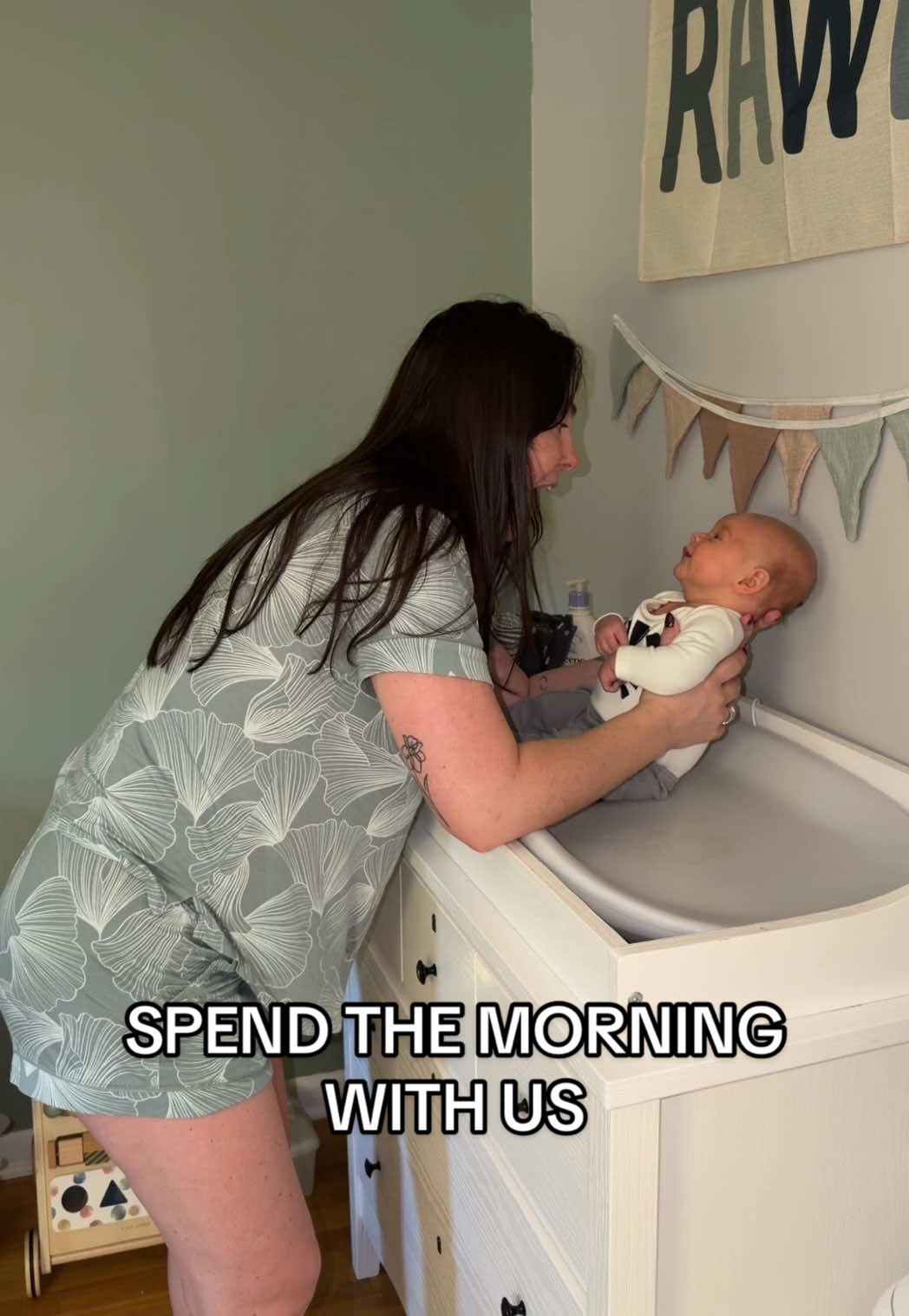 What a way to start the day 💦🙃 #ditl #realisticmomlife #newborn #morningroutine #morningvlog 
