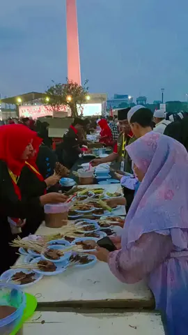 Kemeriahannya acara maulid nabi bersama tokoh” madura H her di silang monas alhamdulillah berjalan lancar. H her matorsklangkong #madasnusantaraDPDJAKTIM #madasnusantara @MadasNusantaraDPWJATIM @MADAS NUSANTARA DPD JAKSEL 