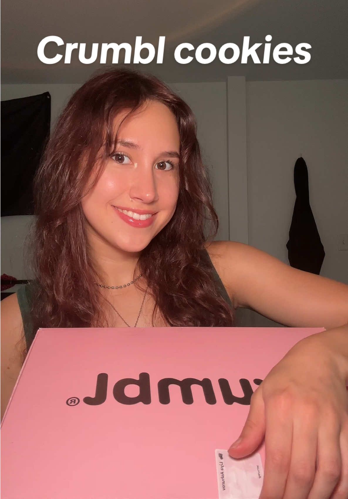 10/20 crumbl cookie asmr!🍪💕 had to try to Dubai brownie even tho im allergic😭 #crumblcookies #crumbl #cookies #foodasmr #mukbang 