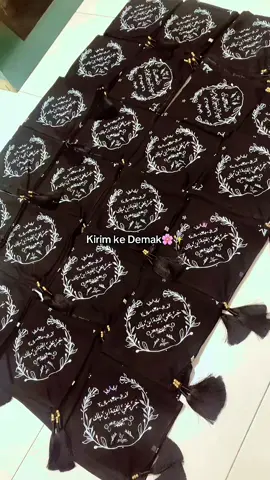 Request nama buat wisuda alfiyah 🌸punya kalian kapan #santriwatiindonesiawati #fypviralシ #HijabFashion #trendingtiktok #arabicsong 