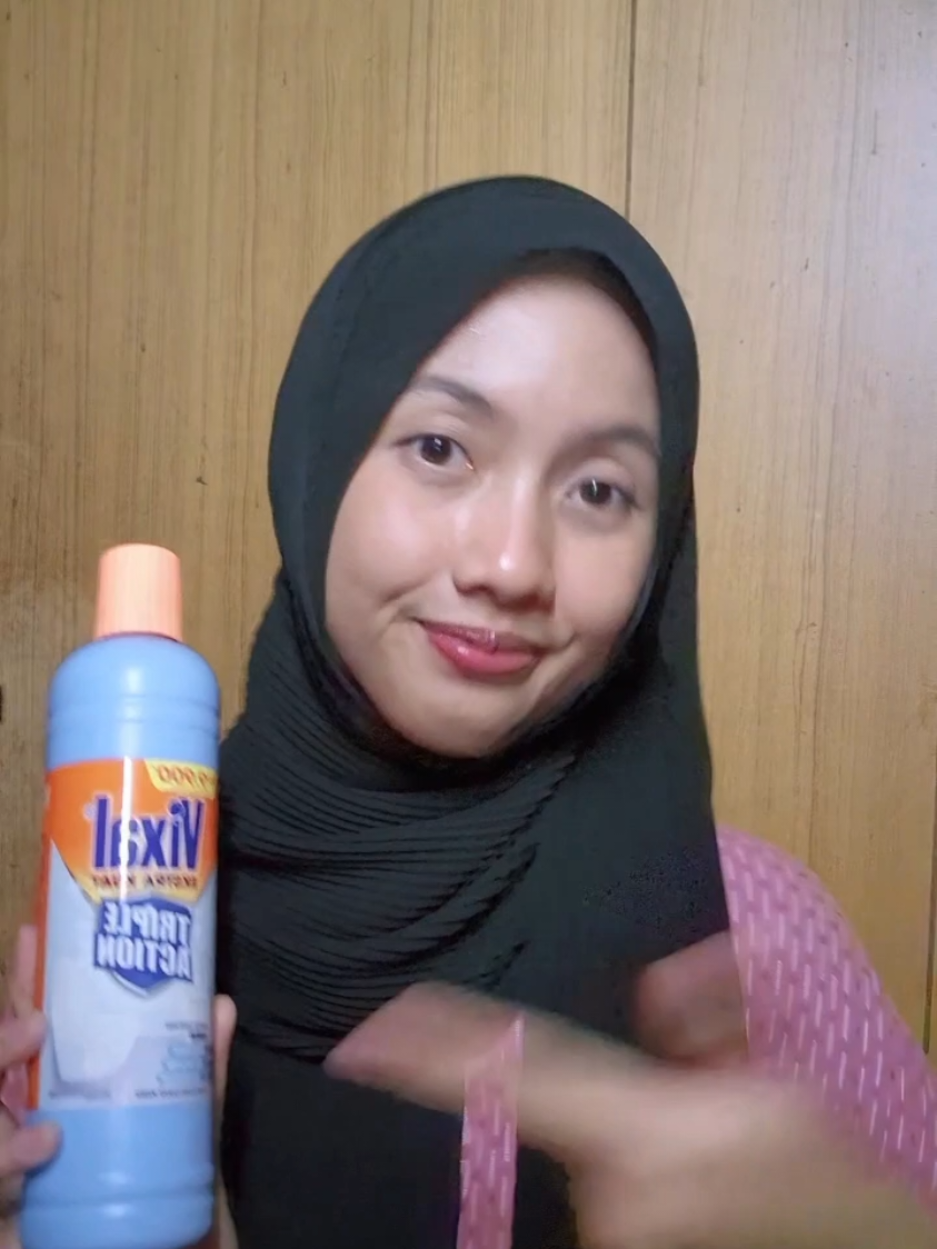 Harus rajin membersihkan toilet ya gais pakai #vixalekstrakuat karena #FixBersihNoRisih jadi gak khawatir kalau ada tamu yang mampir ke toilet 😉 @vixal.id  #vixal #vixaltripleaction #pembersihtoilet 
