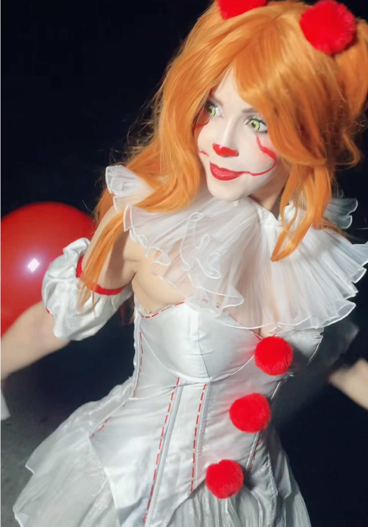 It's almost Halloween 🤡🎃💕 #Cosplay #fypシ #foryoupage #spookyseason #halloweencostumes #pennywise #pennywisecosplay 