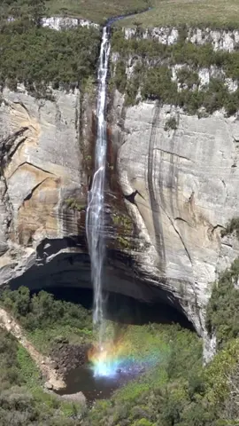 Cachoeira Rio dos Bugres Urubici, SC - Brasil Uma das 10 mais lindas do Brasil, o pouco conhecido Salto do Rio dos Bugres, é uma queda de 218 metros #cachoeirasbrasileiras  #braIlianwaterfalls  #Natureza #maiorescachoeirasdobrasil  #tallestwaterfallintheworld 