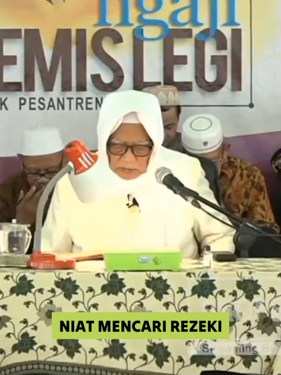 Dawuh Romo Kyai Anwar Manshur | Niat mencari Rezeki. #lirboyo #kajianislam #santri #ngaji #fyp 