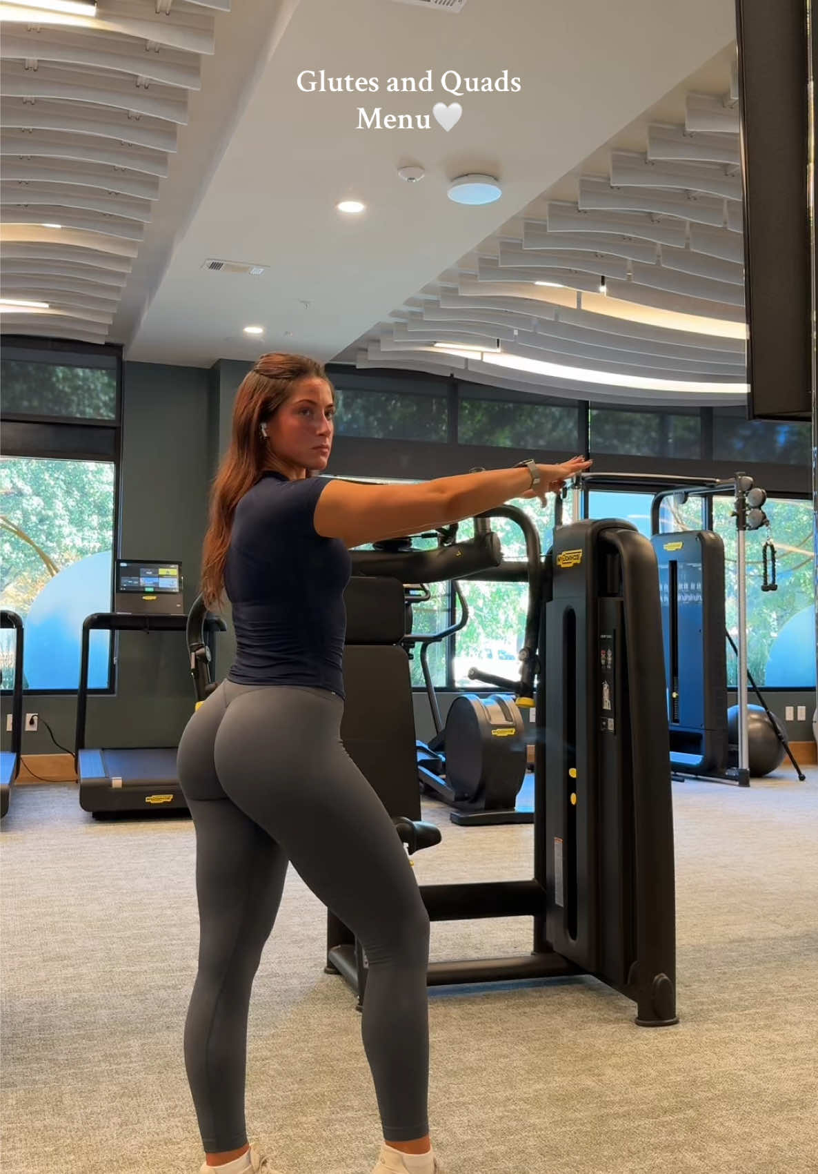 GLUTES AND QUADS BBY!!🤍🤍 Let’s start this week strong!! Happy Monday!!! @DFYNE code MELANIEM #workout #workoutroutine #workoutmotivation #gymgirls #workoutchallenge 