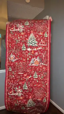 Oh she’s a beauty this is RED JOCELYN IN 2x6 . #lahome #christmasrunner #christmasrug 