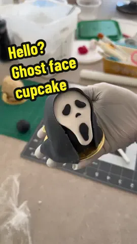 Pumpkin Dulce De Leche Ghost Face Cupcake 👻  #boobox #scream #ghostface #cupcakedecorating #moviecake 