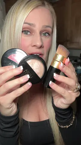 Makeup Bundle includes makeup brush, baked foundation, baked blush #lauragellermakeup #lauragellerbeauty #bakedfoundation #makeupbrush #bakedblush @Laura Geller Beauty 