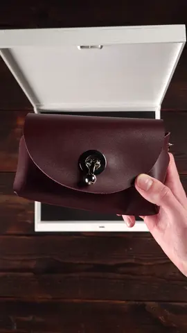 Handmade leather magic ✨ Watch me craft a stylish women’s bag from real leather — every stitch made with love 💕👜 #handmadeleather #leatherbag #crafting #styleinspo #madebyhand
