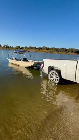 🤙My First time launching and loading a boat and I did it by myself 😅 #fyp #jonboat #lake #fishing #boat 