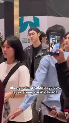 ketemu aja belum bang,udah pulang aja.. yaudah hati²ya sayang istirat yang cukup sehat² semua nya,lain waktu main ke indo lagi yaa.. lopyu🫶🏼 #enhypen  #heeseung #jake #sunghoon #jay 