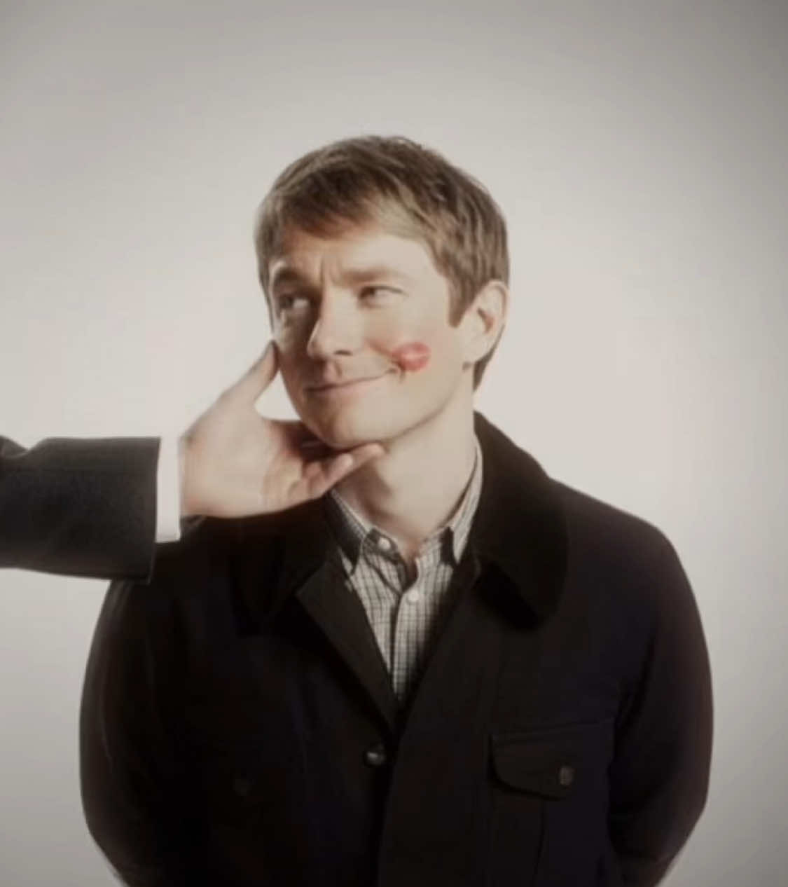 JOHN HERE IS LITERALLY A PUPPET… [какой тренд с пощечиной? Мне поцелуи по душе…] #sherlock #шерлок #fyp #врек #рекомендации 