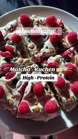 🍵 Matcha Kuchen Rezept 👇🏼 Ich hab den neuen Matcha Kuchen von More Taste gebacken und wow, der ist richtig lecker! 😍 Das Beste: Es ist eine Backmischung, du brauchst also nur 2 Zutaten: 👉🏼 die Backmischung 👉🏼 4 Eier Anzeige/ Das genaue Rezept findest du direkt auf der Website von @MoreTaste 🧇✨ ( maximal sparen mit Code: Kathi 💗 Die Backmischung ist neu und wird heute um 19:00 Uhr gelauncht!  Wenn du Matcha liebst ( keine starke Matcha Note und perfekt süß ) solltest du unbedingt zugreifen: super lecker, proteinreich, perfekt für deine Diät und du kannst ihn belegen, wie du willst. 🍓✨