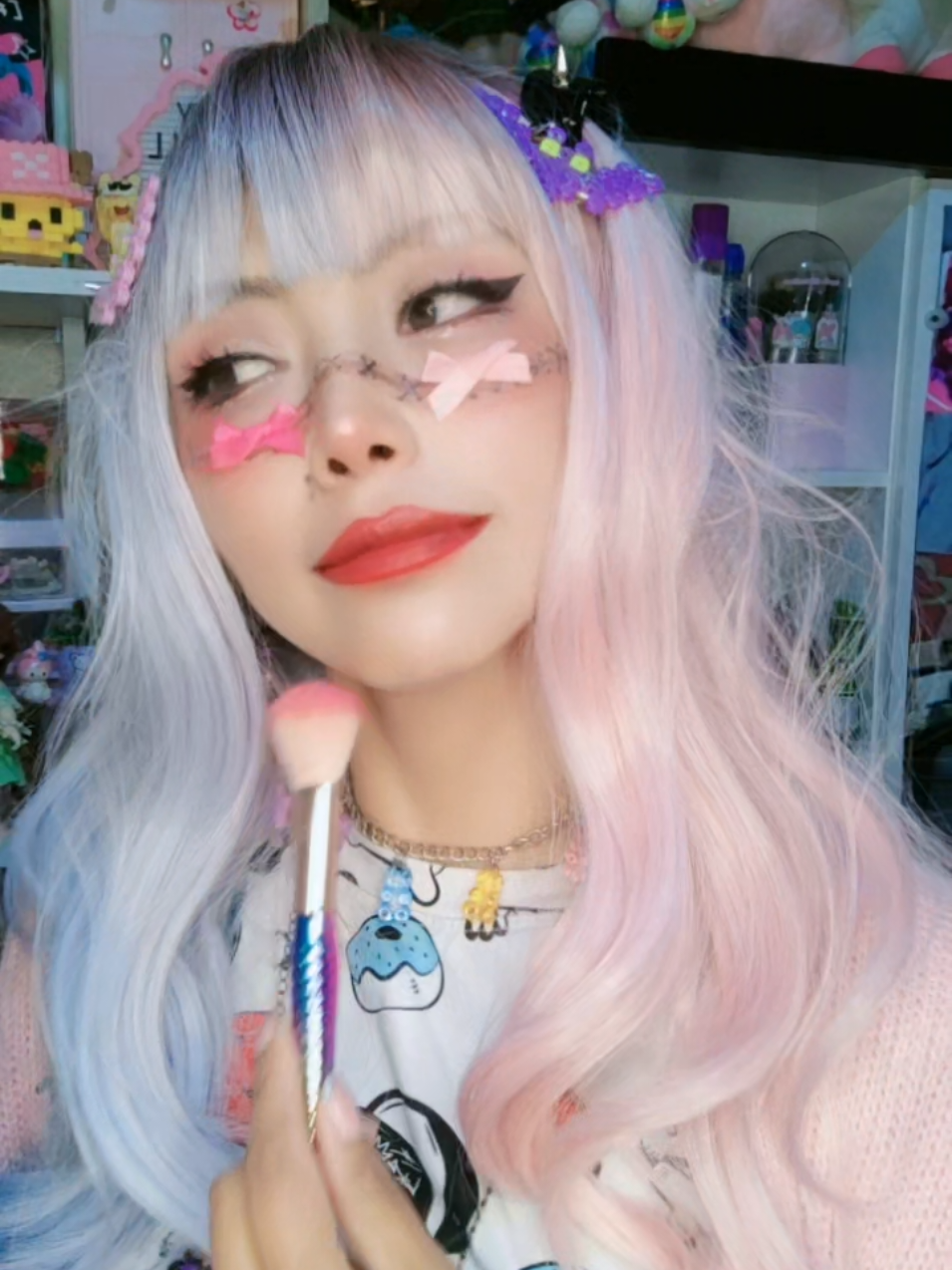 Espérame que ya termino de maquillarme! #kawaiimakeup #honeydoll #honeytsubasa #cute #humor 