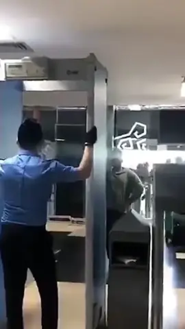 👮: t đơ cái mặt t ra 