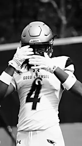 ⛹🏽‍♂️ #fyp #college #footballtiktoks #fnl #fridaynightlights 