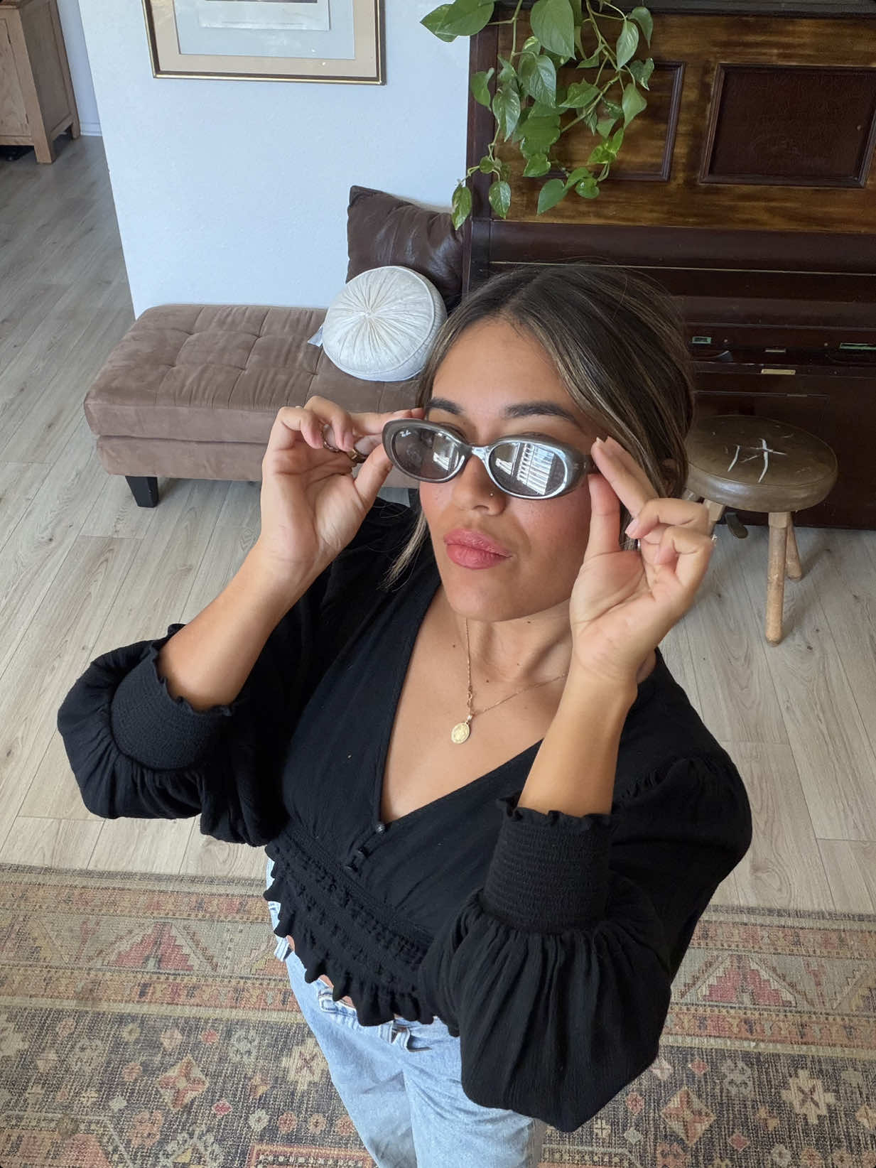 Just came to say hello 👋🏼 OOTD #fashiontiktok #clothes #style #outfit #fashion @Ray-Ban @windsorstore @Coach @Levi’s 