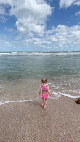 love being a girl mama 🩷 #sahmlife #secondtrimester #beachday 