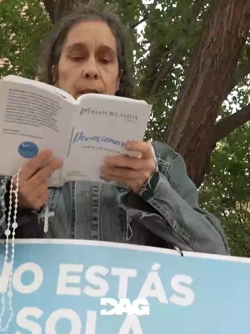 ¿Libertad de expresión o acoso?  ➡ Los 'provida' están empoderados y hostigan a las mujeres que deciden abortar. #directoalgrano #vida #aborto #reportaje #television