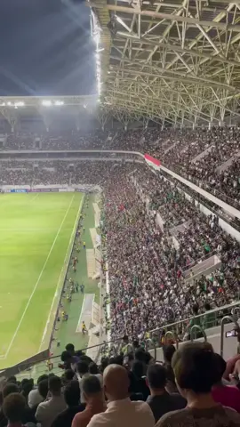لبيك ياحسين الان من ملعب المدينه  #لبيك_ياحسين #كربلاء #بغداد #العراق #جماهير_العراق 
