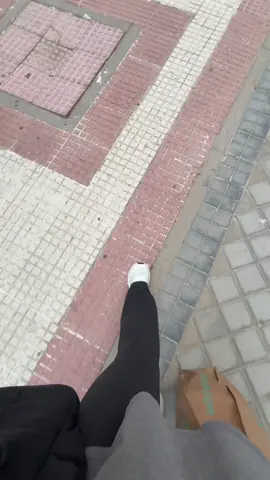 No es soledad, es calidad. Rodeada de quien realmente comparte su tiempo con el mío y ese tiempo es de calidad. Por solo 1 hora a su lado soy capaz de cruzar el cielo y el mar sin mirar distancia. #amistad #lealtad #soledad #calidad #spain @🔱 Calele_C11 🔱 