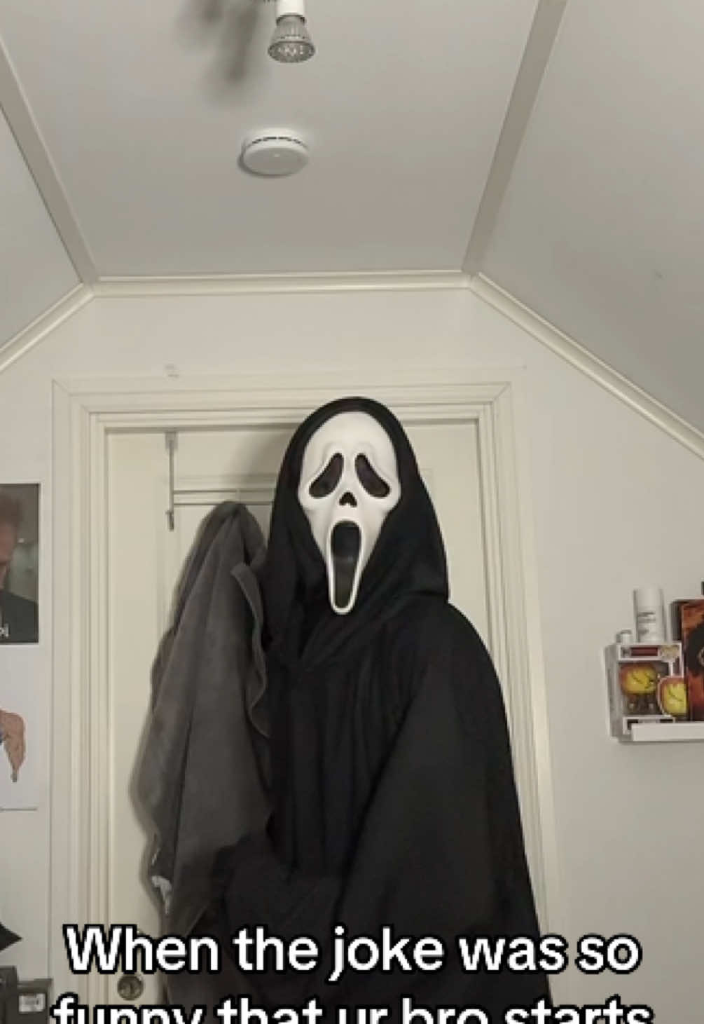 Bro is letting out DEMONS #scream #screammovie #ghostface #ghostfacecosplay #fyp 