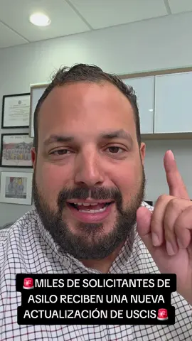 🚨ÚLTIMAS NOTICIAS: USCIS actualizó el estado de miles de solicitudes de asilo. Hoy te explico qué significa esta actualización y las recomendaciones si tienes un caso de asilo pendiente. ¿Ya verificaste si también cambió el estado de tu caso? COMPARTE Y GUARDA ESTE VIDEO✅️ #abogado #inmigrantes #abogadodeinmigracion #immigration #inmigracion 