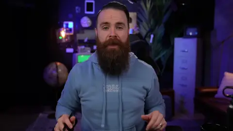 Give your folders an invisibility cloak with this command!