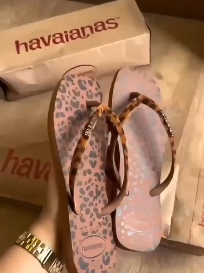 🛍 Chinelo Havaianas Sandalha Calçado Slim Square Animal Print Onça Quadrada #chinelo #conforto #qualidade #viral  🛒 Compre aqui 👉 https://s.shopee.com.br/4VUIydkKnD ⚠️ *Promoção sujeita à alteração de preço e estoque do site*