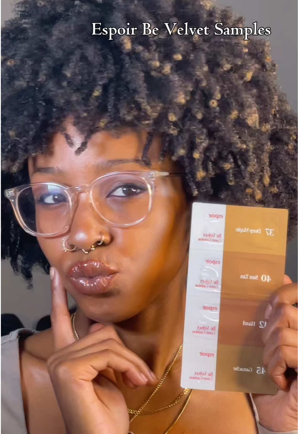 Sampling the @espoir USA Be Velvet Cover Cushion Foundations 💕 These foundations claim to have anti-oxidizing properties, as well as to be comfortable and long lasting! I agree that it is comfortable and I love that it has anti-oxidizing qualities!  The only downsides are that the shade range is not very wide for darker complexions. In fact, many of the darker shades  jump drastically in color and have very different in undertones. I think that there is a lot of room for potential and growth with this foundation, and I would love to see more shades, and maybe even one that fits me perfectly! But until then, I think deep maple could work or I could mix it with sun tan to get a closer match! 🫶🏽 #espoir #cushionfoundation #kbeauty #shadematching #xyzbca 