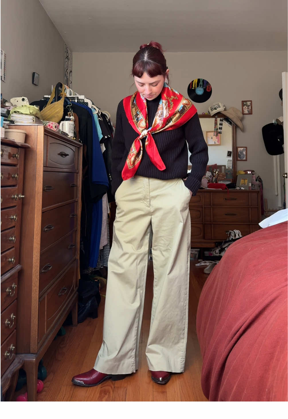 Happy mondayyyyy. Finally feeling like fallll #styleinspo #ootdstyle #outfitinspo #fallfashion 