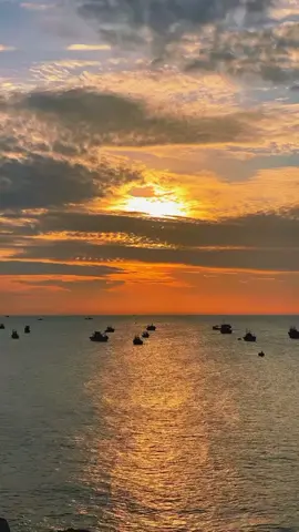 「后来一切都刚好，唯独我们不在了。」 「Sau này mọi thứ đều vừa vặn, chỉ là chúng ta chẳng còn.」#xuhuongtiktok #xuhuong #buon 