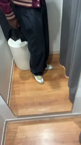 Trying on the Uniqlo Barrel leg trousers as a taller man. #uniqlo #mensfashion #uniqlobarrelleg #fyp