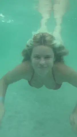 Im Meer in Spanien rum albern #meer #spain #hollyday #dive #fyp 