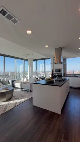 4th floor unit available December 7th #houstontx #houstonrealtor #houstonapartments #houstonhighrise 