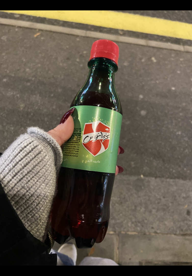 A super unhelpful review (more so first impressions) of Pasgianos, a Sudanese drink 🇸🇩 Not really sure what it’s supposed to taste like (as I said in the video 2000 times) but it’s really interesting! I’d recommend everyone to try it. I’d happily drink it again ♥️✨ #pasgianos #sudan #london 