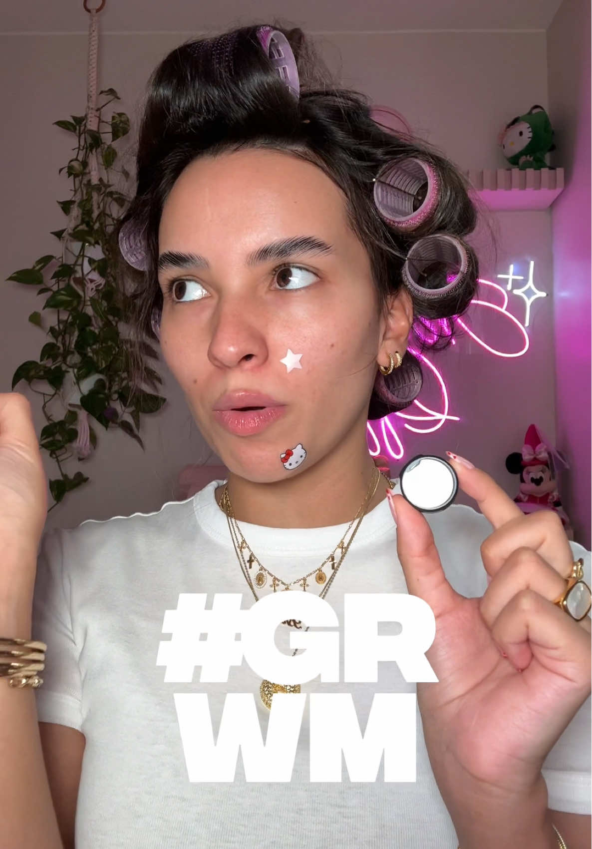 grwm💘                                                                ⋆˙⟡ lista de produtos: ★ base forever skin glow *3N* @Diorbeauty  ★ corretivo terracotta *3.5N* @Guerlain  ★ bt plush *mocha* @Bruna Tavares  ★ blush color fuse balm stick *gassy cayenne* @Haus Labs  ★ paleta de sombras *exagger-eyes* @Charlotte Tilbury  ★ rimel telescopic @L’Oréal Paris  ★ pó solto easy bake *pound cake* @Huda Beauty  ★ bronzer em pó power sculpt velvet haus labs *amber horizon* ★ duo blush *she’s so L.A.* @Patrick Ta Beauty  ★ iluminador everlift luminizer @Dolce&Gabbana  ★ setting spray powder melt @ONE SIZE BEAUTY  ★ lip shape *balance* @rhode skin  ★ lip oil *fro$ted bunz* @Fenty Beauty  ★ setting spray one size #grwm #makeuptutorial #grwmmakeup #makeuplook #BeautyTok 