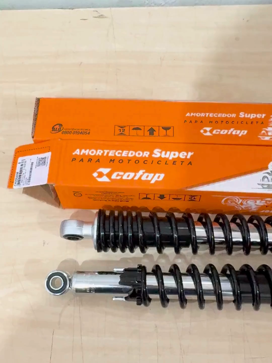 Amortecedor Cofap Original com regulagem ( PAR ) Aplicações: Titan 150 Ano - 2004 á 2015 Titan 160 Ano - 2016 á 2025 Fan 125 Ano - 2009 á 2018 Fan 150 Ano - 2009 á 2015 Fan 160 Ano - 2016 á 2025 Start 150 Ano - 2014 e 2015 Start 160 Ano - 2016 á 2025 Marca: COFAP Código: CR22540M #Honda #Titan #autopecas #motos #motoboy #mercadolivre