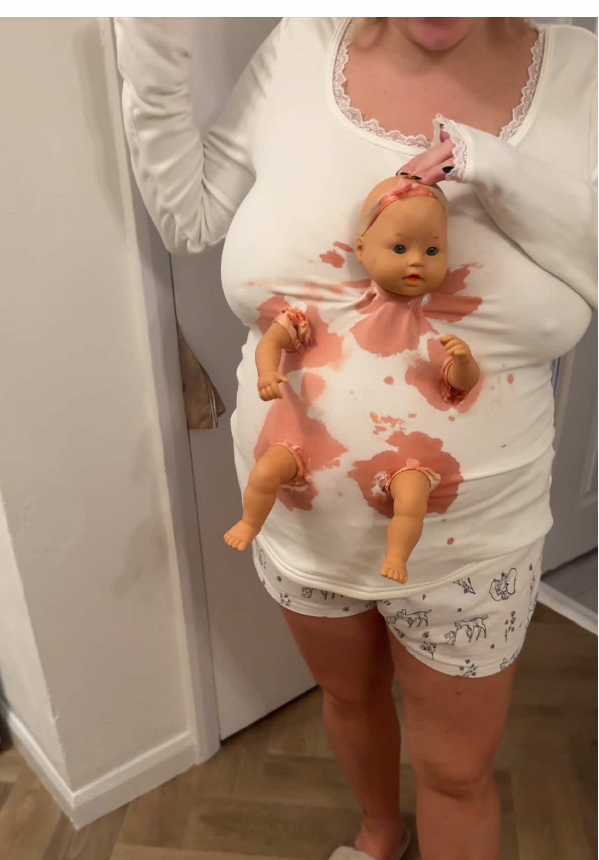 Make mams Halloween costumes 🖤🤰 so funny this we had fun doing this 😂😂😂🖤🧡@𝑀𝑖𝑙𝑒𝑦 #33weekspregant #costumemaking #hallowen2025 #labourbaby 
