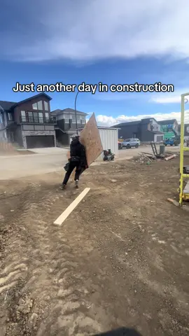 Just a little bit of wind today sheeting #constructionlife #bluecollarhumor #framerlife #windydayproblems #tradesoftiktok